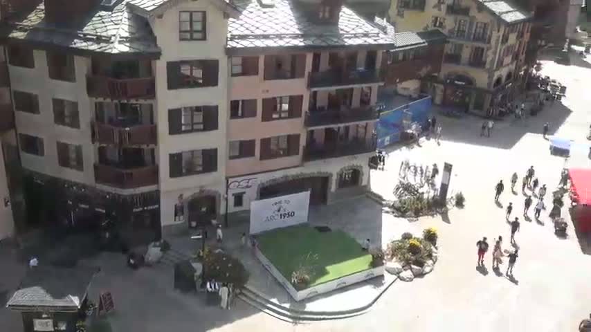 Les Arcs, Arc 1950 Ski Village Live Cam - Bourg-Saint-Maurice, Savoie, Auvergne-Rhône-Alpes, France