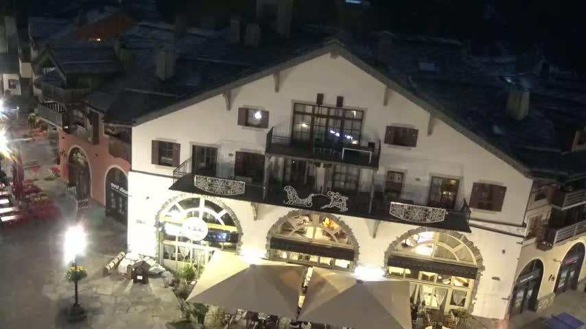Les Arcs, Arc 1950 Ski Village Live Cam - Bourg-Saint-Maurice, Savoie, Auvergne-Rhône-Alpes, France