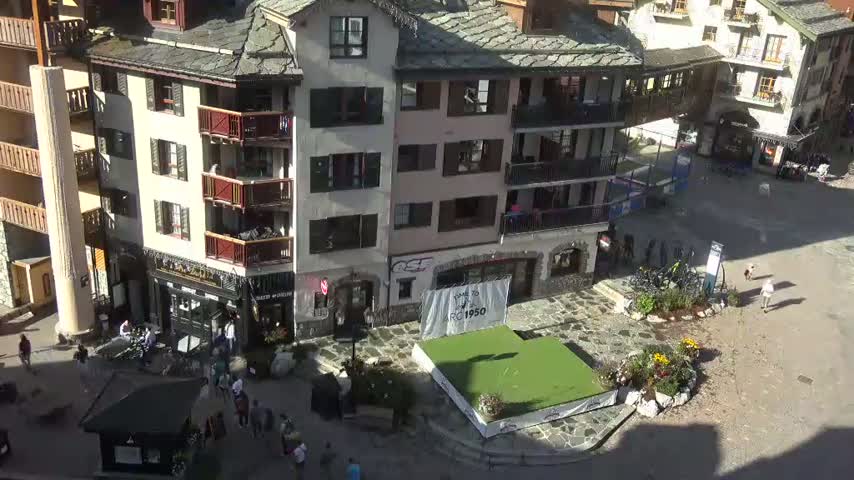 Les Arcs, Arc 1950 Ski Village Live Cam - Bourg-Saint-Maurice, Savoie, Auvergne-Rhône-Alpes, France