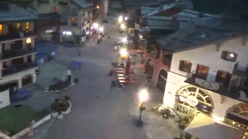 Les Arcs, Arc 1950 Ski Village Live Cam - Bourg-Saint-Maurice, Savoie, Auvergne-Rhône-Alpes, France