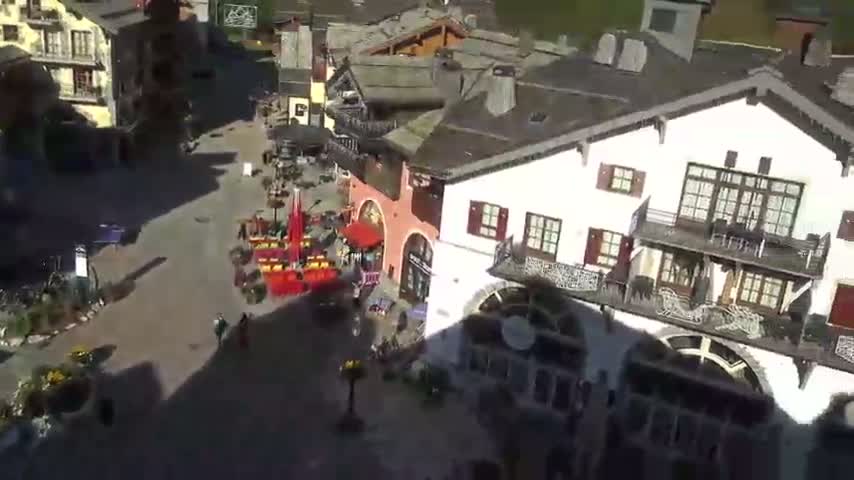 Les Arcs, Arc 1950 Ski Village Live Cam - Bourg-Saint-Maurice, Savoie, Auvergne-Rhône-Alpes, France