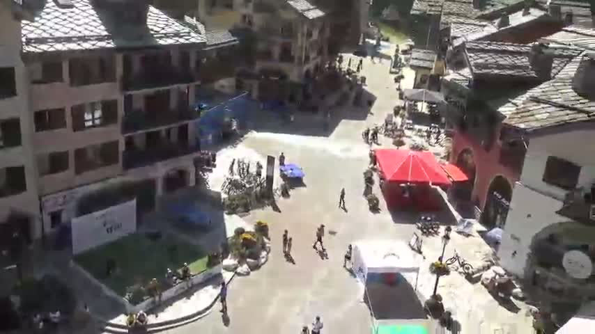 Les Arcs, Arc 1950 Ski Village Live Cam - Bourg-Saint-Maurice, Savoie, Auvergne-Rhône-Alpes, France