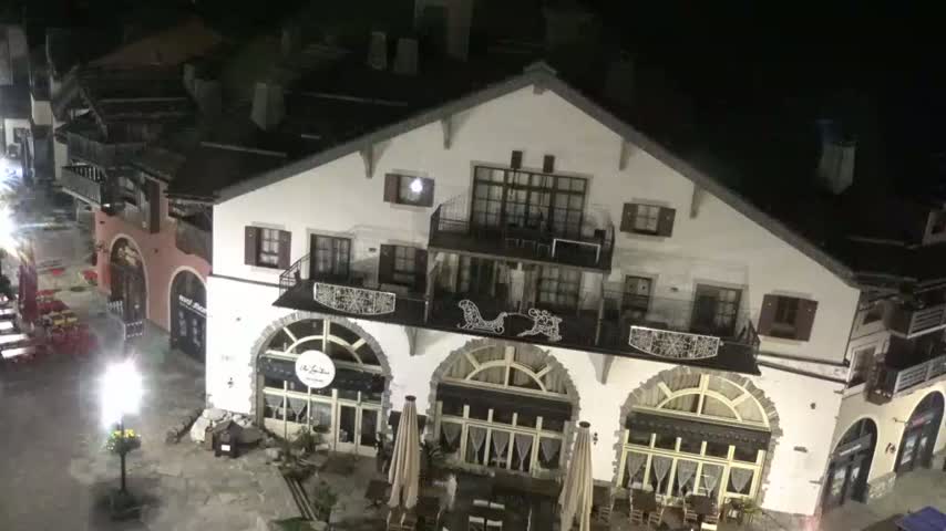 Les Arcs, Arc 1950 Ski Village Live Cam - Bourg-Saint-Maurice, Savoie, Auvergne-Rhône-Alpes, France