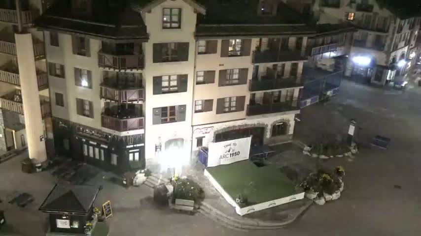 Les Arcs, Arc 1950 Ski Village Live Cam - Bourg-Saint-Maurice, Savoie, Auvergne-Rhône-Alpes, France