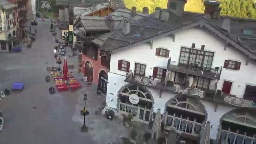 Les Arcs, Arc 1950 Ski Village Live Cam - Bourg-Saint-Maurice, Savoie, Auvergne-Rhône-Alpes, France