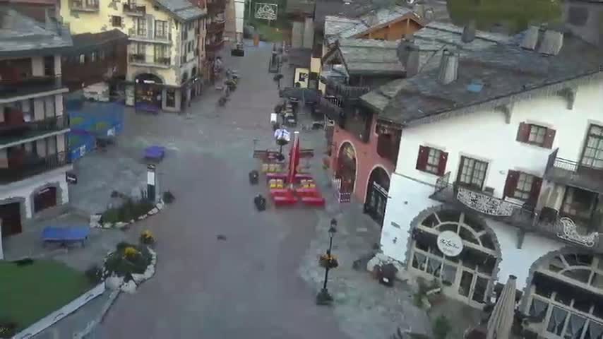 Les Arcs, Arc 1950 Ski Village Live Cam - Bourg-Saint-Maurice, Savoie, Auvergne-Rhône-Alpes, France