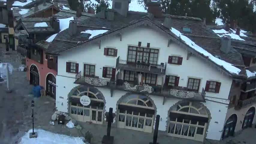 Les Arcs, Arc 1950 Ski Village Live Cam - Bourg-Saint-Maurice, Savoie, Auvergne-Rhône-Alpes, France