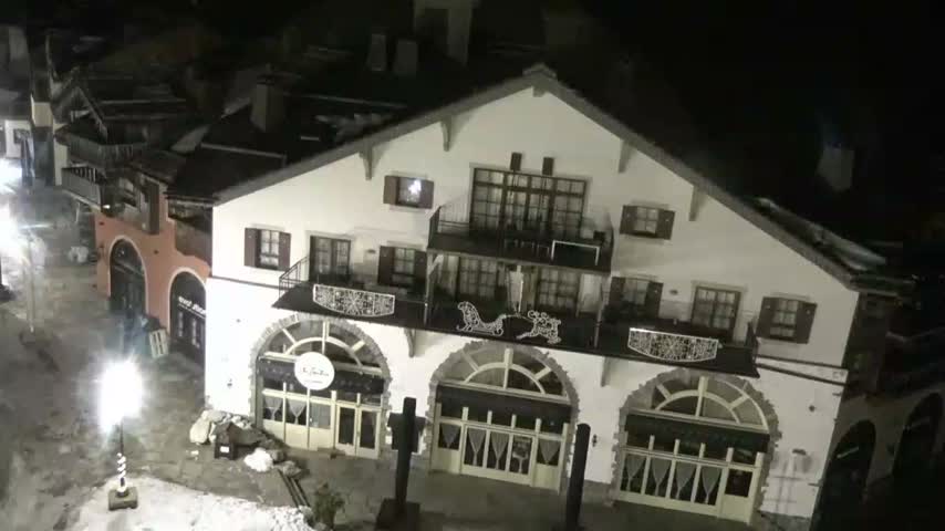 Les Arcs, Arc 1950 Ski Village Live Cam - Bourg-Saint-Maurice, Savoie, Auvergne-Rhône-Alpes, France
