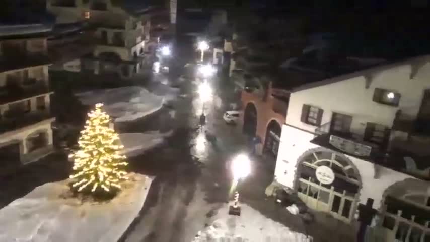 Les Arcs, Arc 1950 Ski Village Live Cam - Bourg-Saint-Maurice, Savoie, Auvergne-Rhône-Alpes, France