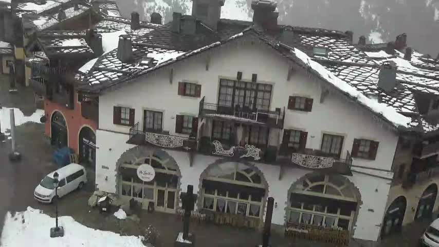 Les Arcs, Arc 1950 Ski Village Live Cam - Bourg-Saint-Maurice, Savoie, Auvergne-Rhône-Alpes, France