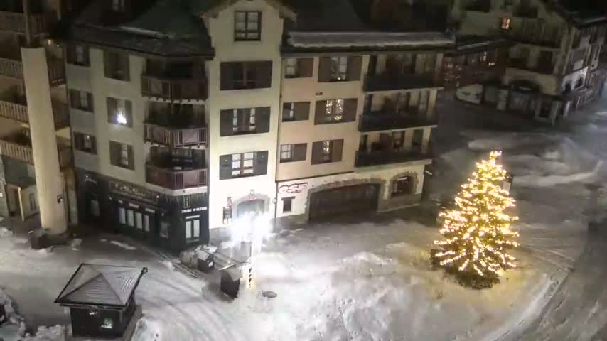 Les Arcs, Arc 1950 Ski Village Live Cam - Bourg-Saint-Maurice, Savoie, Auvergne-Rhône-Alpes, France