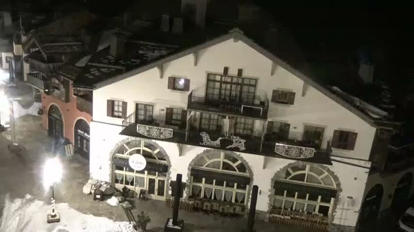 Les Arcs, Arc 1950 Ski Village Live Cam - Bourg-Saint-Maurice, Savoie, Auvergne-Rhône-Alpes, France