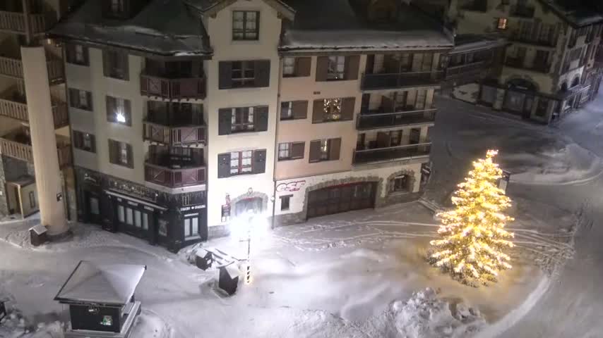 Les Arcs, Arc 1950 Ski Village Live Cam - Bourg-Saint-Maurice, Savoie, Auvergne-Rhône-Alpes, France