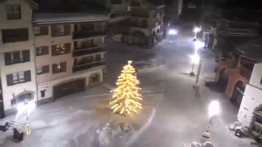 Les Arcs, Arc 1950 Ski Village Live Cam - Bourg-Saint-Maurice, Savoie, Auvergne-Rhône-Alpes, France