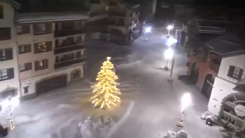 Les Arcs, Arc 1950 Ski Village Live Cam - Bourg-Saint-Maurice, Savoie, Auvergne-Rhône-Alpes, France