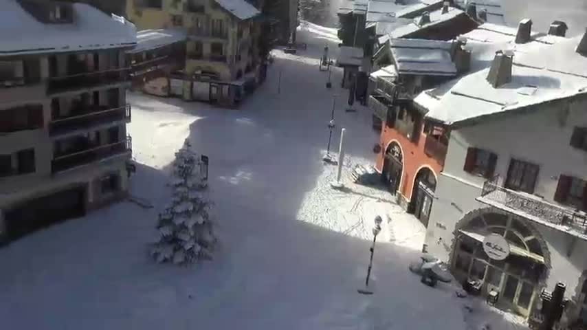 Les Arcs, Arc 1950 Ski Village Live Cam - Bourg-Saint-Maurice, Savoie, Auvergne-Rhône-Alpes, France