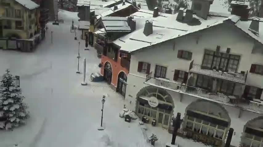 Les Arcs, Arc 1950 Ski Village Live Cam - Bourg-Saint-Maurice, Savoie, Auvergne-Rhône-Alpes, France