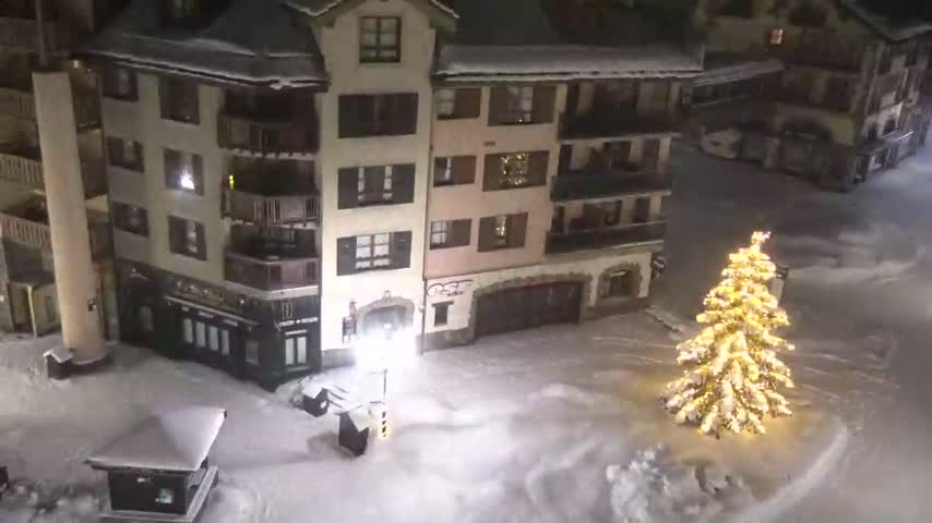 Les Arcs, Arc 1950 Ski Village Live Cam - Bourg-Saint-Maurice, Savoie, Auvergne-Rhône-Alpes, France