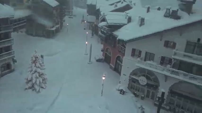 Les Arcs, Arc 1950 Ski Village Live Cam - Bourg-Saint-Maurice, Savoie, Auvergne-Rhône-Alpes, France