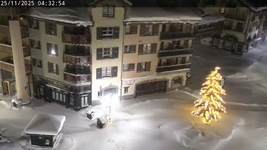 Les Arcs, Arc 1950 Ski Village Live Cam - Bourg-Saint-Maurice, Savoie, Auvergne-Rhône-Alpes, France
