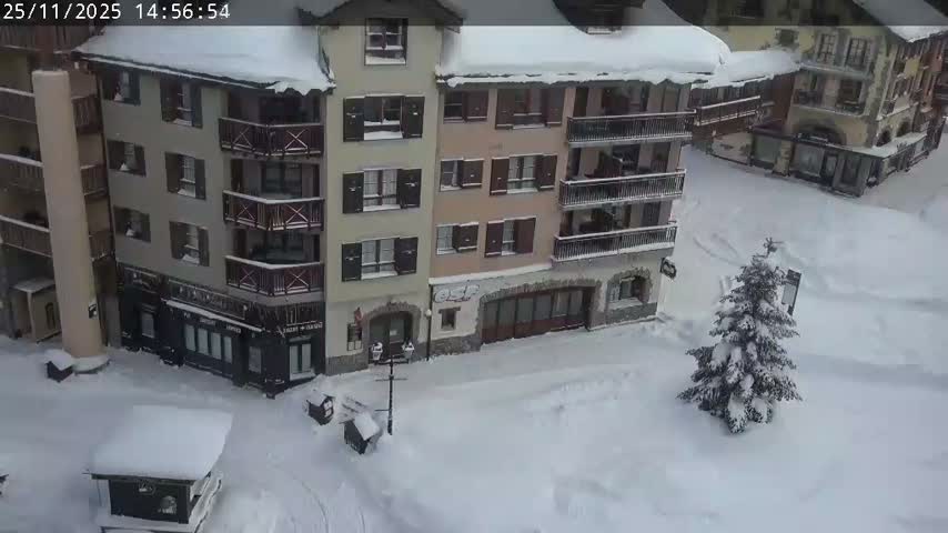 Les Arcs, Arc 1950 Ski Village Live Cam - Bourg-Saint-Maurice, Savoie, Auvergne-Rhône-Alpes, France