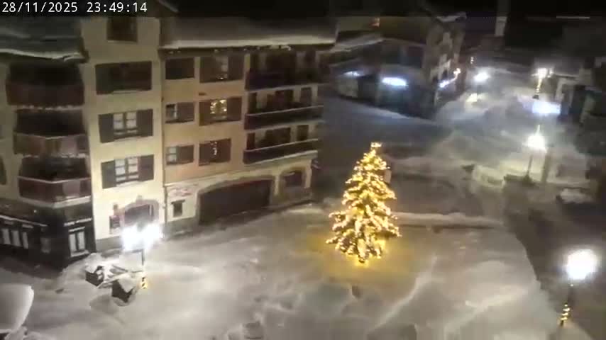 Les Arcs, Arc 1950 Ski Village Live Cam - Bourg-Saint-Maurice, Savoie, Auvergne-Rhône-Alpes, France