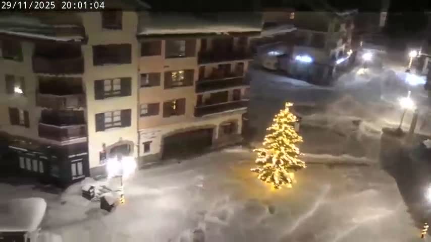 Les Arcs, Arc 1950 Ski Village Live Cam - Bourg-Saint-Maurice, Savoie, Auvergne-Rhône-Alpes, France