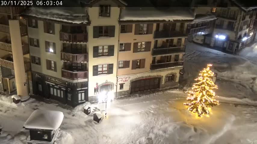 Les Arcs, Arc 1950 Ski Village Live Cam - Bourg-Saint-Maurice, Savoie, Auvergne-Rhône-Alpes, France