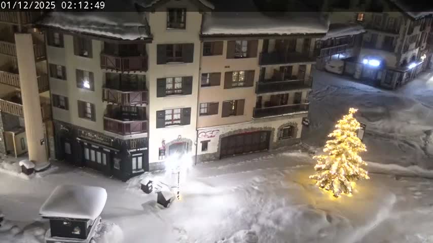 Les Arcs, Arc 1950 Ski Village Live Cam - Bourg-Saint-Maurice, Savoie, Auvergne-Rhône-Alpes, France