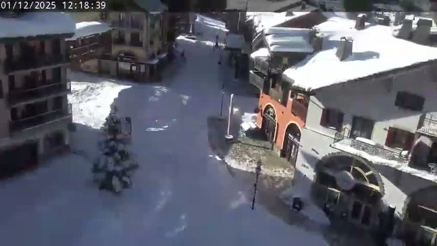 Les Arcs, Arc 1950 Ski Village Live Cam - Bourg-Saint-Maurice, Savoie, Auvergne-Rhône-Alpes, France