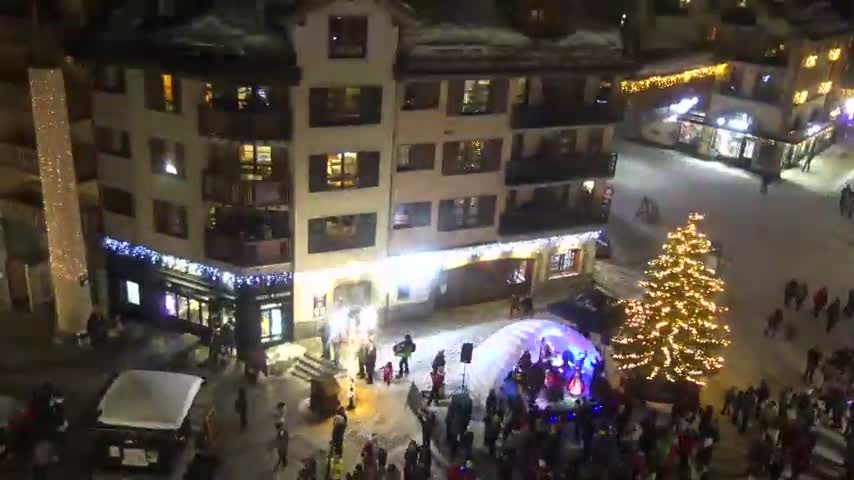 Les Arcs, Arc 1950 Ski Village Live Cam - Bourg-Saint-Maurice, Savoie, Auvergne-Rhône-Alpes, France