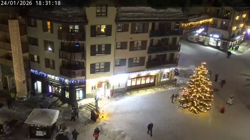 Les Arcs, Arc 1950 Ski Village Live Cam - Bourg-Saint-Maurice, Savoie, Auvergne-Rhône-Alpes, France