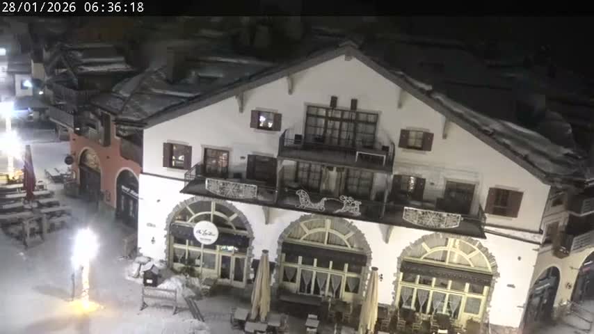 Les Arcs, Arc 1950 Ski Village Live Cam - Bourg-Saint-Maurice, Savoie, Auvergne-Rhône-Alpes, France