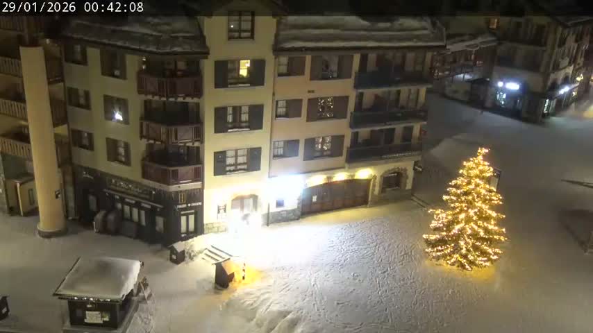Les Arcs, Arc 1950 Ski Village Live Cam - Bourg-Saint-Maurice, Savoie, Auvergne-Rhône-Alpes, France