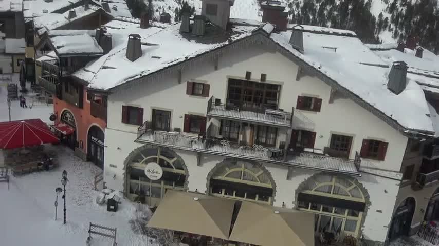 Les Arcs, Arc 1950 Ski Village Live Cam - Bourg-Saint-Maurice, Savoie, Auvergne-Rhône-Alpes, France