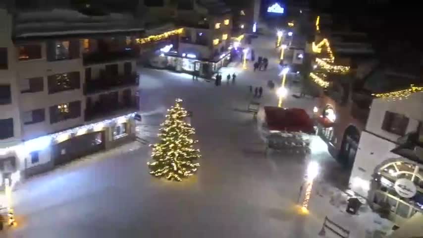 Les Arcs, Arc 1950 Ski Village Live Cam - Bourg-Saint-Maurice, Savoie, Auvergne-Rhône-Alpes, France