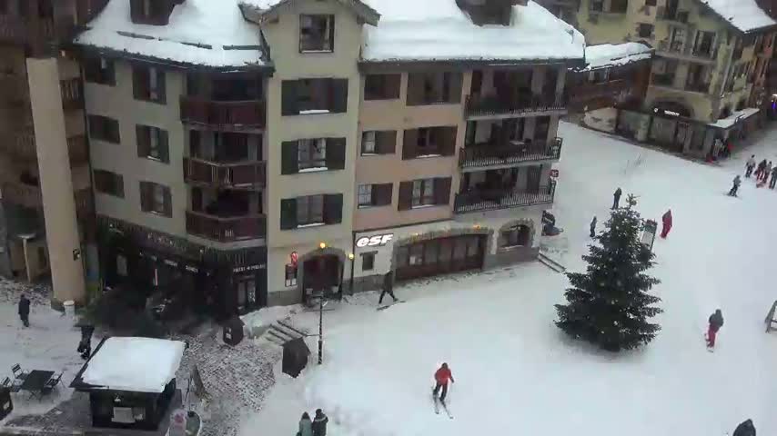 Les Arcs, Arc 1950 Ski Village Live Cam - Bourg-Saint-Maurice, Savoie, Auvergne-Rhône-Alpes, France