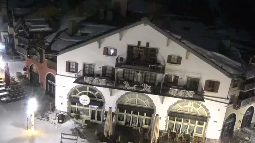 Les Arcs, Arc 1950 Ski Village Live Cam - Bourg-Saint-Maurice, Savoie, Auvergne-Rhône-Alpes, France