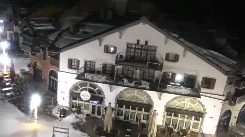 Les Arcs, Arc 1950 Ski Village Live Cam - Bourg-Saint-Maurice, Savoie, Auvergne-Rhône-Alpes, France