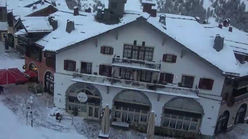Les Arcs, Arc 1950 Ski Village Live Cam - Bourg-Saint-Maurice, Savoie, Auvergne-Rhône-Alpes, France