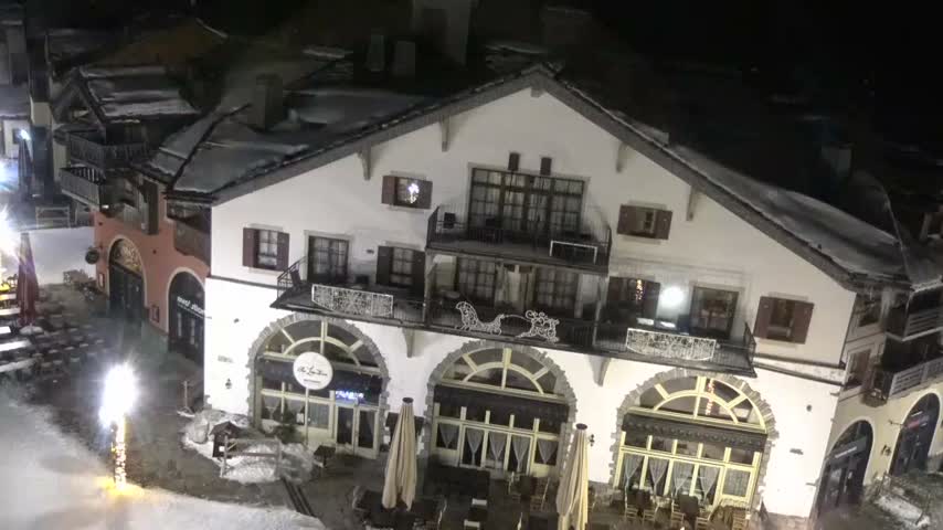 Les Arcs, Arc 1950 Ski Village Live Cam - Bourg-Saint-Maurice, Savoie, Auvergne-Rhône-Alpes, France