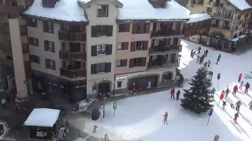 Les Arcs, Arc 1950 Ski Village Live Cam - Bourg-Saint-Maurice, Savoie, Auvergne-Rhône-Alpes, France