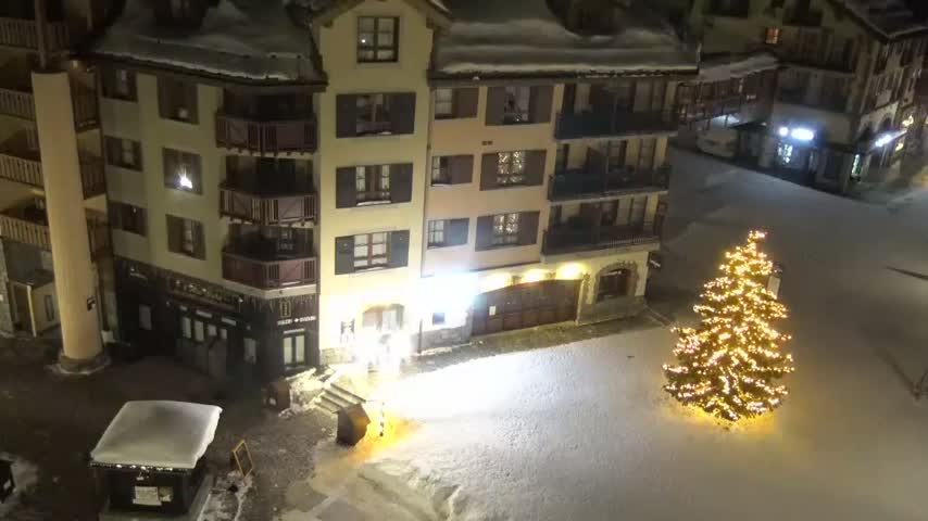 Les Arcs, Arc 1950 Ski Village Live Cam - Bourg-Saint-Maurice, Savoie, Auvergne-Rhône-Alpes, France
