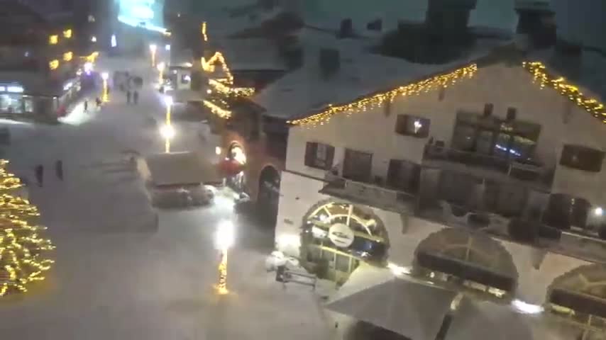 Les Arcs, Arc 1950 Ski Village Live Cam - Bourg-Saint-Maurice, Savoie, Auvergne-Rhône-Alpes, France