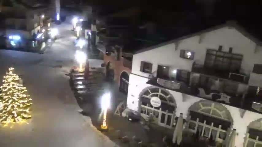 Les Arcs, Arc 1950 Ski Village Live Cam - Bourg-Saint-Maurice, Savoie, Auvergne-Rhône-Alpes, France