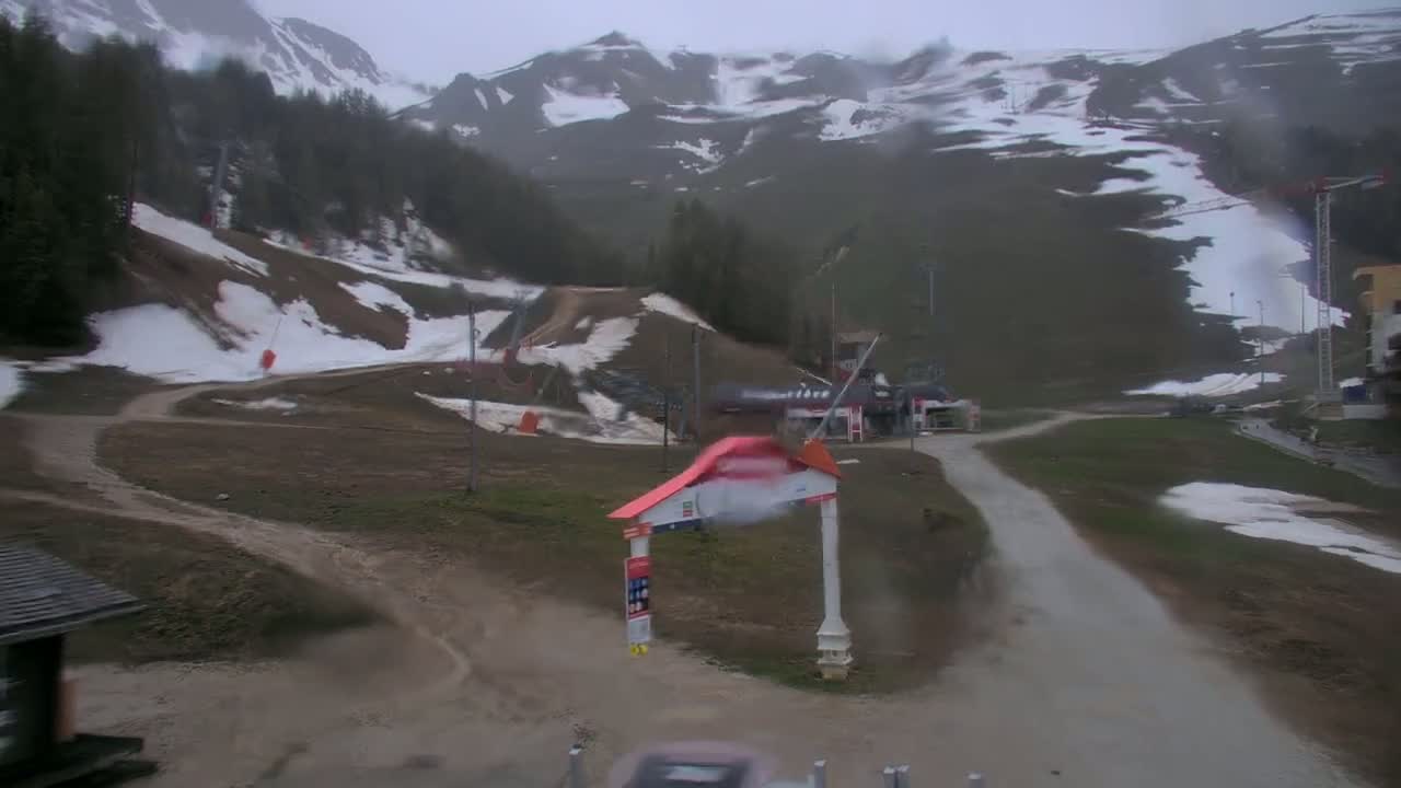 La Plagne Tarentaise, La Plagne Ski Village & Ski Slopes Live Cam - Bourg-Saint-Maurice, Savoie, 	Auvergne-Rhône-Alpes, France