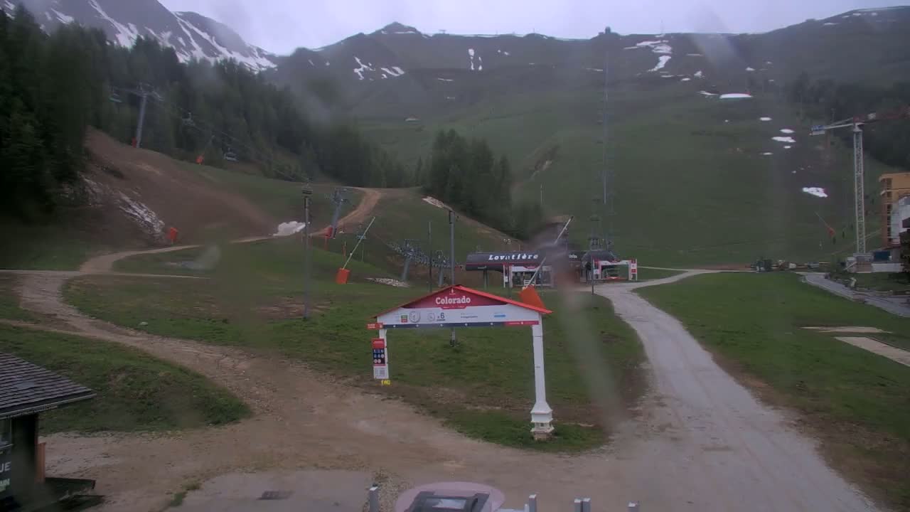 La Plagne Tarentaise, La Plagne Ski Village & Ski Slopes Live Cam - Bourg-Saint-Maurice, Savoie, 	Auvergne-Rhône-Alpes, France