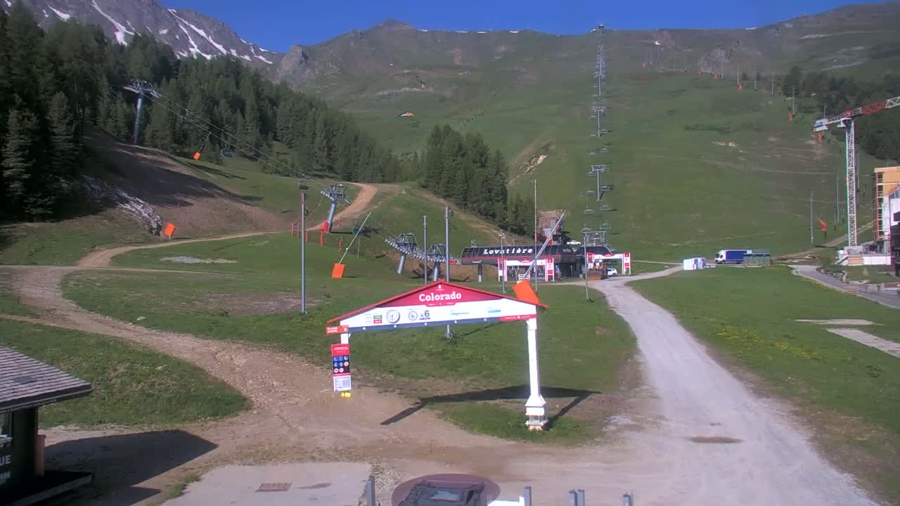 La Plagne Tarentaise, La Plagne Ski Village & Ski Slopes Live Cam - Bourg-Saint-Maurice, Savoie, 	Auvergne-Rhône-Alpes, France