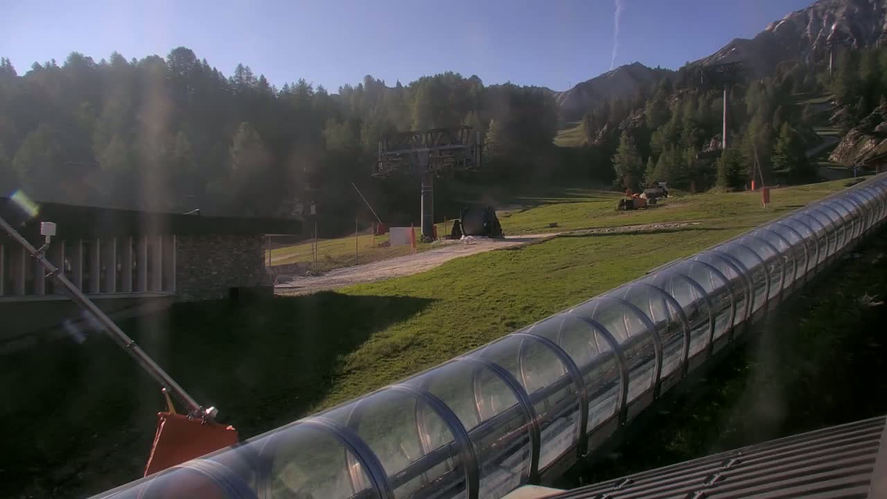 La Plagne Tarentaise, La Plagne Ski Village & Ski Slopes Live Cam - Bourg-Saint-Maurice, Savoie, 	Auvergne-Rhône-Alpes, France