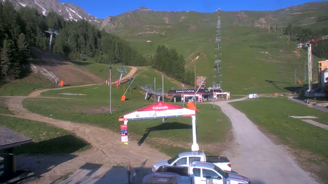 La Plagne Tarentaise, La Plagne Ski Village & Ski Slopes Live Cam - Bourg-Saint-Maurice, Savoie, 	Auvergne-Rhône-Alpes, France